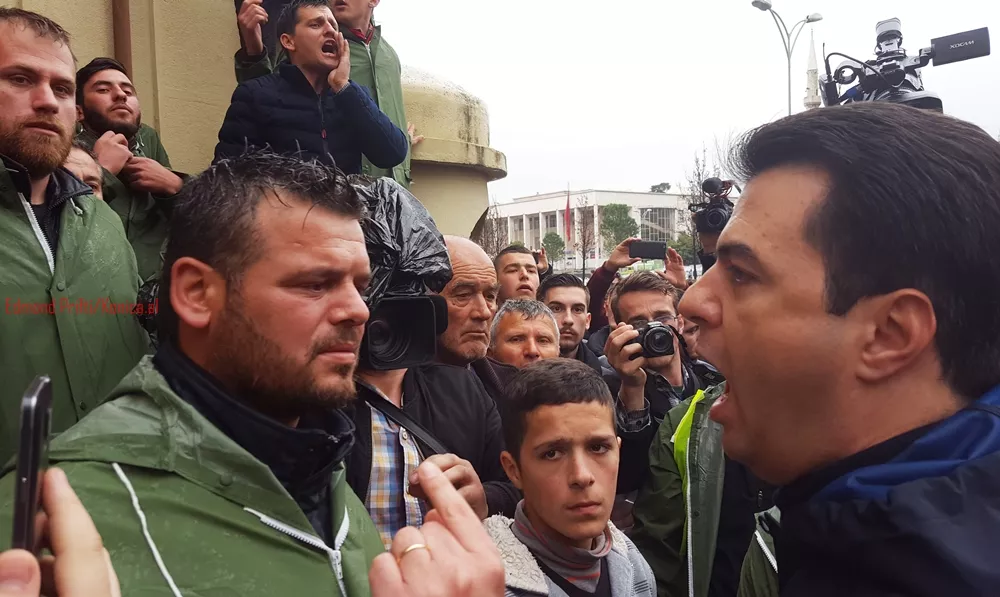 PD rikthen skenarin e bllokimit të rrugëve nacionale