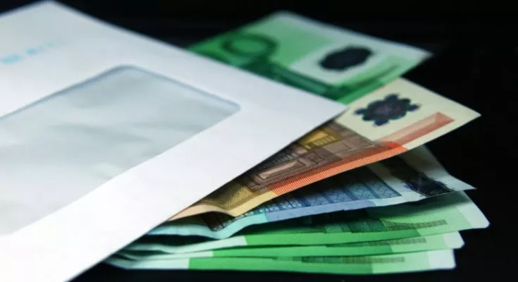 300 mln euro u transferuan nga Greqia në Shqipëri