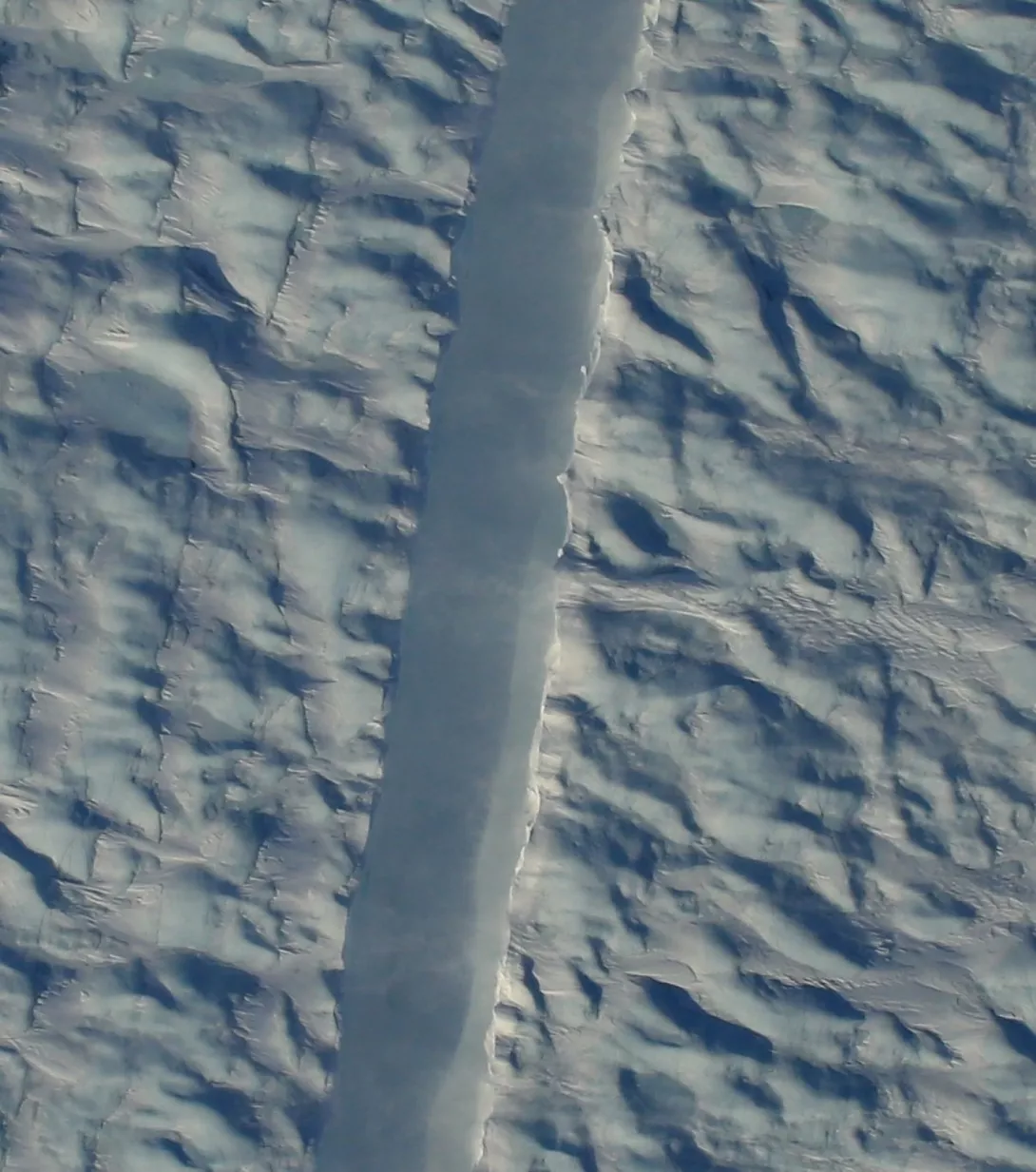 NASA identifikon krisje të stërmadhe në akullnajën Petermann në Groenlandë