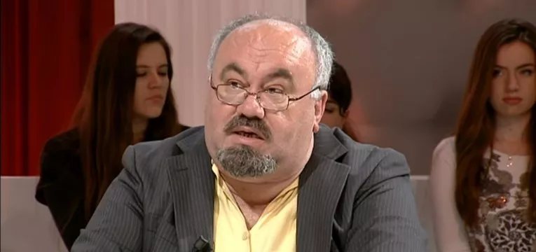 Replika e Myfatarajt për Kadarenë/Akuza për flirtime me Ivo Andriç, antisemitizëm deri te lidhjet me KGB!