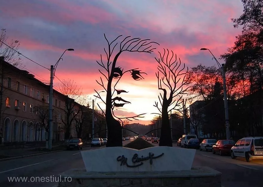 Qytete dhe skulptura..."të çuditshme"