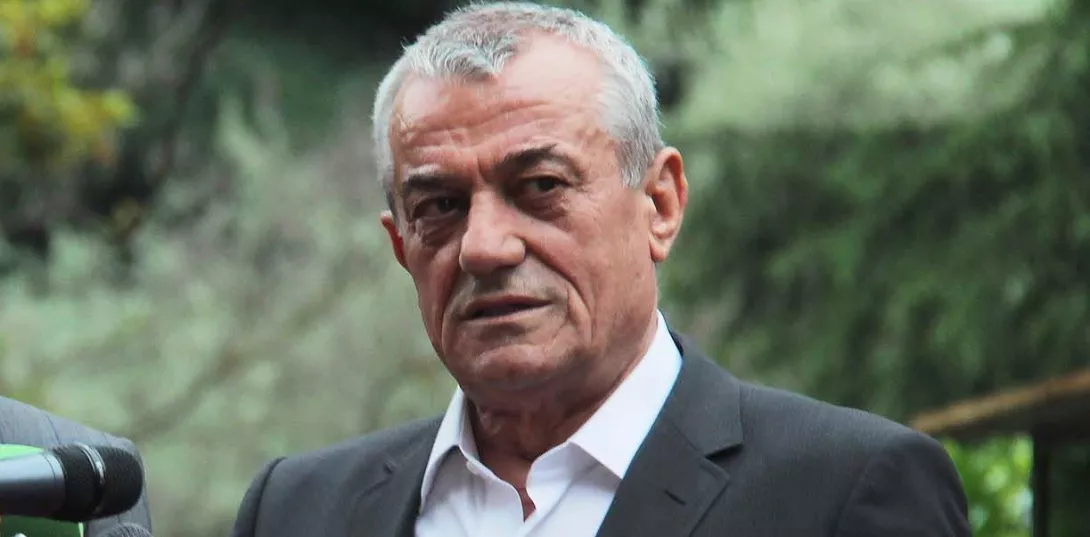 “Nëse Meta nuk dekreton qeverinë, do shkarkohet si President”