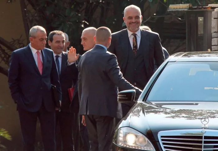 PS përjashton koalicionin me LSI-në. Kreu i LSI: Të hapur për aleancë me PD. Nga do shkojnë demokratët?