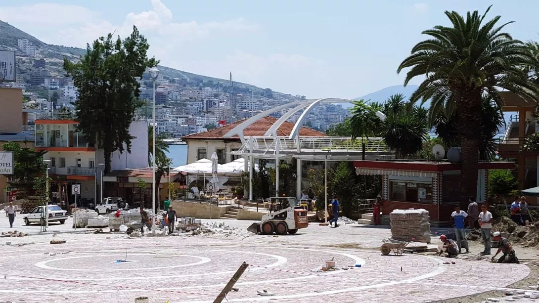 Sheshi qendror i Sarandës drejt përfundimit