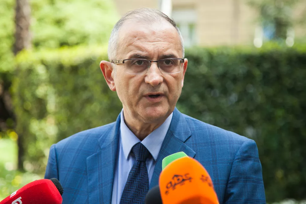Pas Bojaxhiut, edhe Vasili i LSI-së jep dorëheqje. Humbësi më i madh, Lulzim Basha, thjesht Vetë - Ngriu