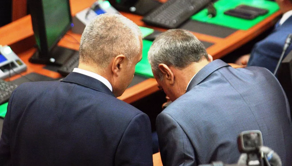 Gramoz Ruçi, Ilir Meta, feldmarshalli Paulus dhe fustanet e grave...