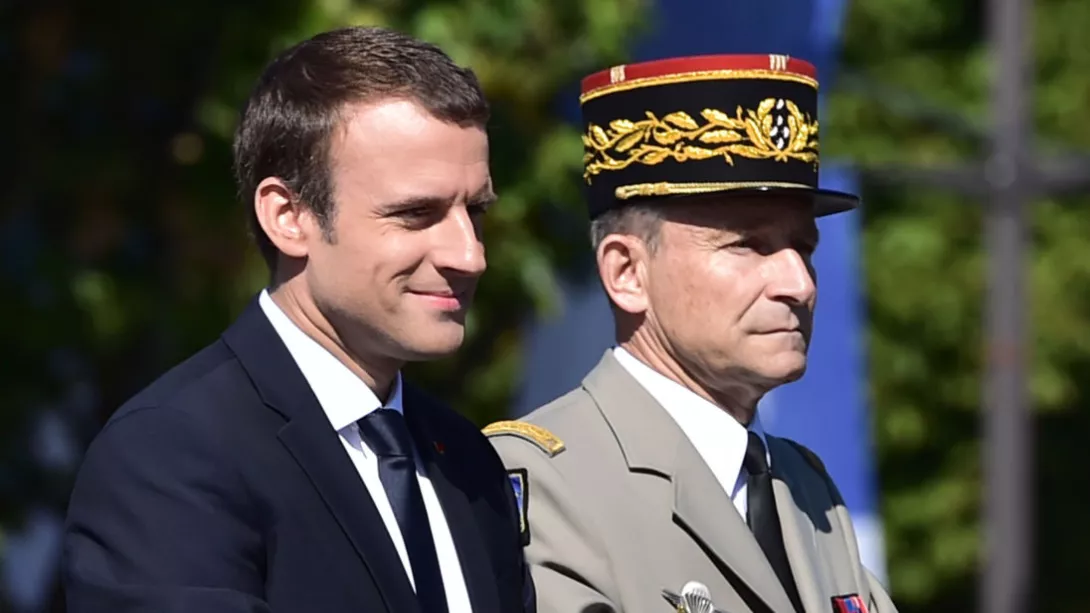 Përplasje mes presidentit francez dhe shefit të shtabit të ushtrisë që dorëhiqet