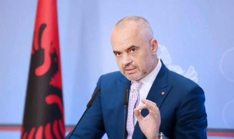 Kryeministri u kërkon dorëheqje të gjithë drejtorëve të hipotekave