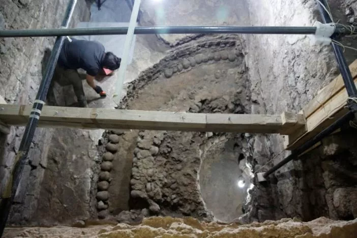 Kultura e sakrificës njerëzore tek aztekët - zbulohet kullë kafkash në Meksiko
