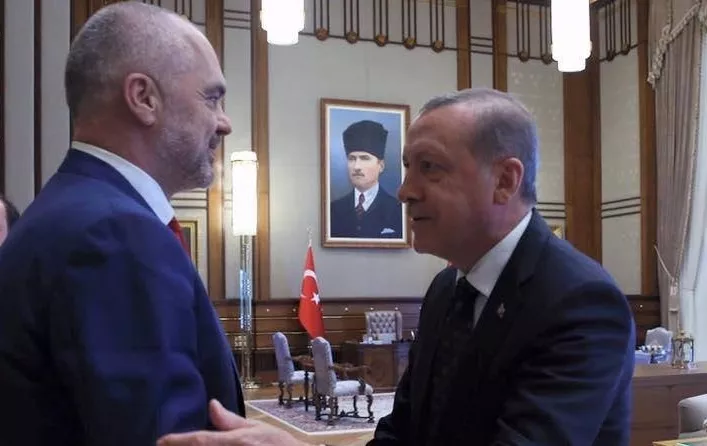 Nga anullimet e konçesioneve të Gylen tek mirënjohja për Erdogan