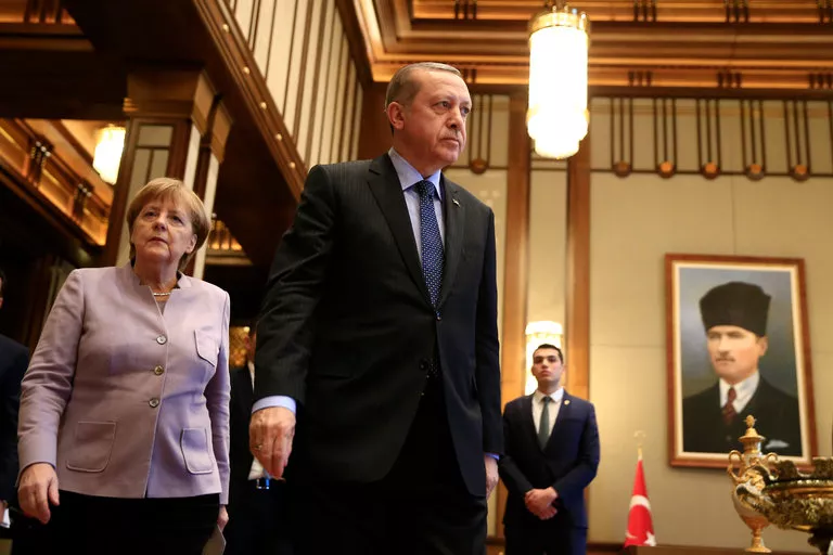 Erdogan, thirrje turqve në Gjermani: Mos votoni as Merkelin, as Schultz! Janë armiq të Turqisë