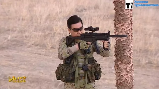 Epoka e Facebook/Presidenti turkmen në "aksion"(video)