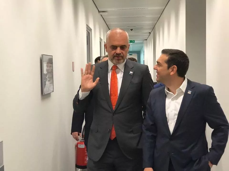Kufiri që na ndan dhe modeli që na bashkon