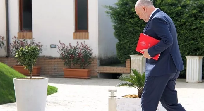Rama shpall dekalogun: Me popullin për popullin