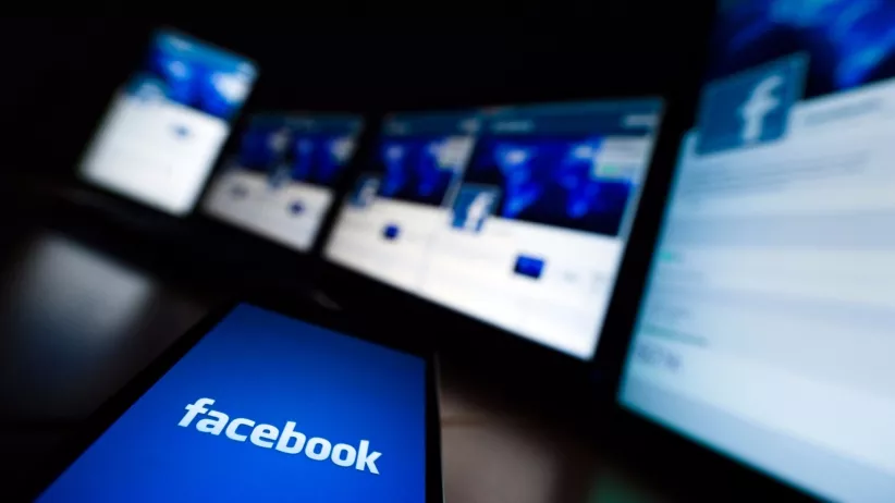 Pandemia Facebook - audienca e medias në varësi të "panairit global" online
