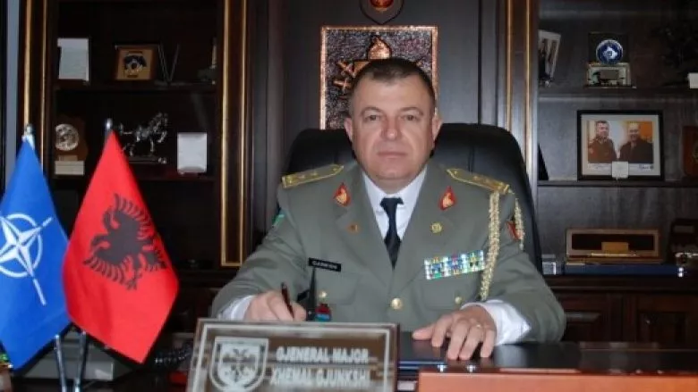 Ish-shefi i Shtabit të Ushtrisë formulon akuza publike përmes gazetës zyrtare të PD-së