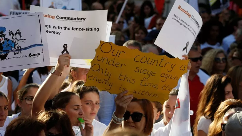 Fotolajm/Mijëra vetë protestojnë në Maltë: Drejtësi për gazetaren e vrarë Daphne Caruana Galizia