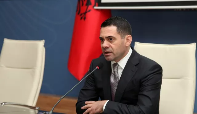 Kontrolli mbi borxhin, qeveria pajton konsulent