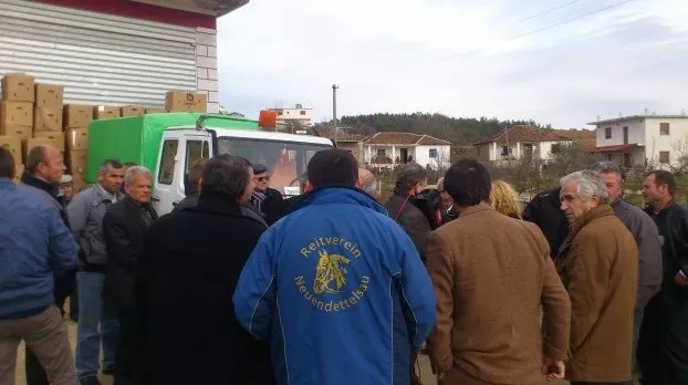 Fermerët e duhanit dalin në rrugë, qeveria në hënë