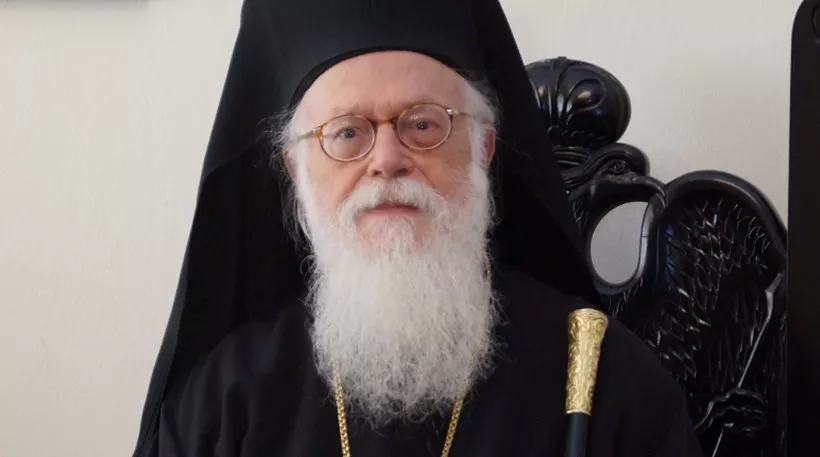 Janullatos reagon për botimin fyes në Panairin e Librit