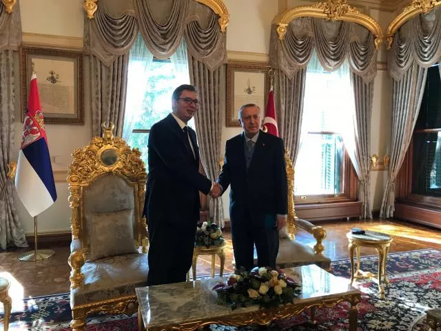 Erdogan organizon takim tresh me Vuçiç dhe presidentin boshnjak, Izetbegoviç
