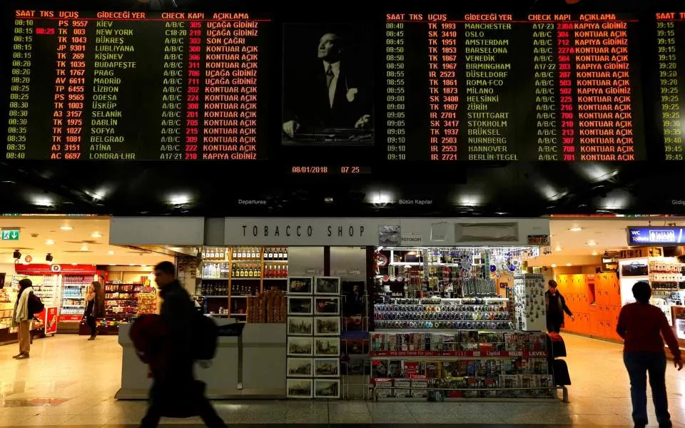 Mbyllet aeroporti “Ataturk” i Stambollit
