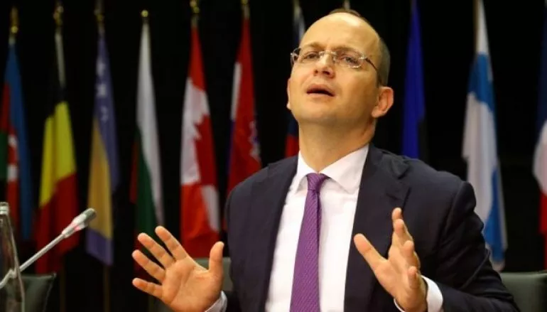 DW: Bushati “kryqëzohet” për financimet turke në Shqipëri