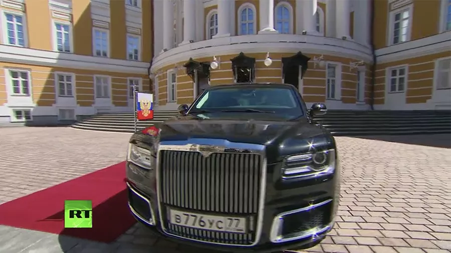 Video/Putin prezanton limuzinën e re Kortezh me rastin e marrjes së detyrës