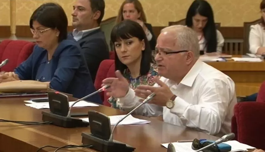 PD duhet të sqarojë: Me çfarë e shantazhon ministri i Brendshëm Kryeministrin?