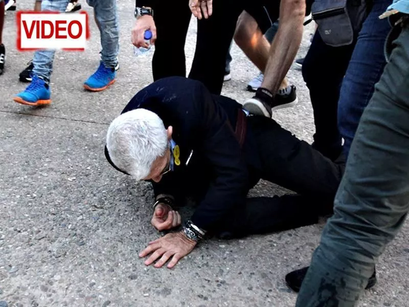 Video/Sulmohet fizikisht kryebashkiaku i Selanikut, Boutaris