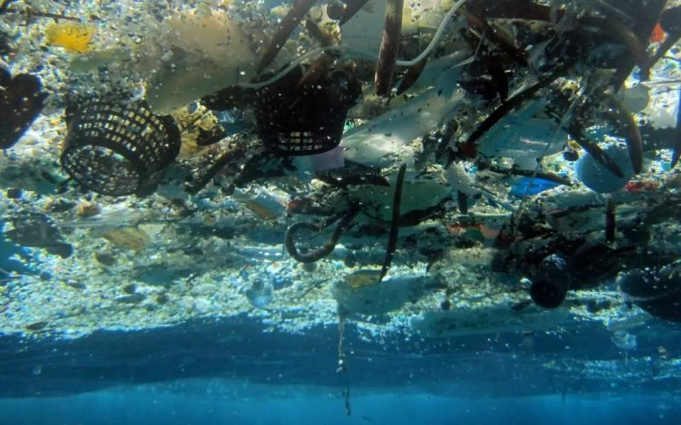 300 mijë tonë plastikë hidhen çdo vit në Mesdhe. Turqia, përgjegjësja kryesore