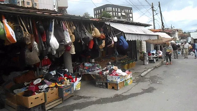 Bashkia krijon tregje, tregëtarët duhet të gjejnë myshterinjtë