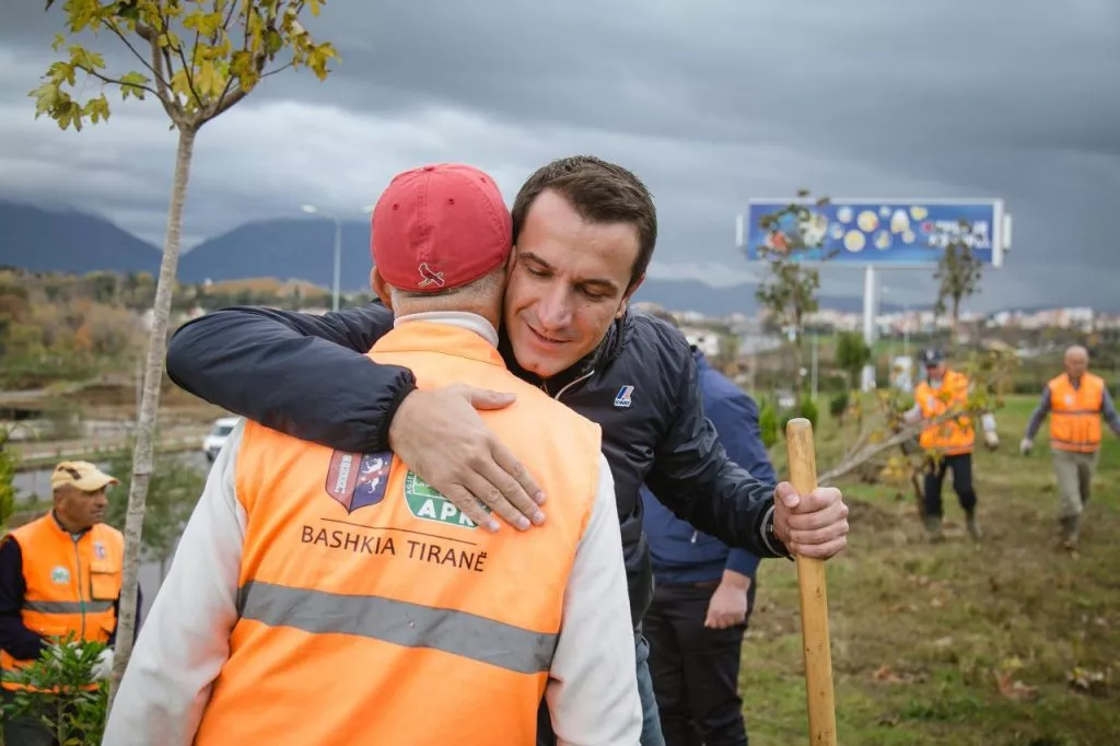 Intervistë me Fallsor Kallajnxhiun: Ja pse i falsifikoj firmat e të tjerëve