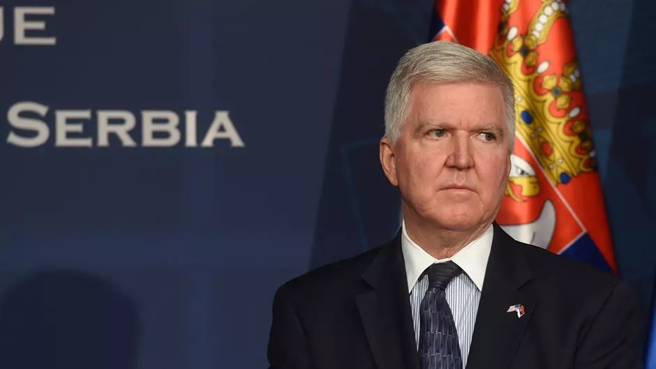 Ambasadori amerikan në Beograd tërheq vallen Thaçi-Vuçiç