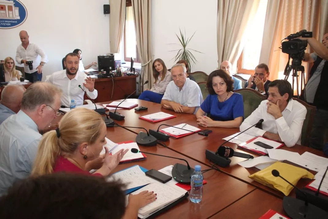 Precedenti Berisha, kamardarja e Ramës për Teatrin