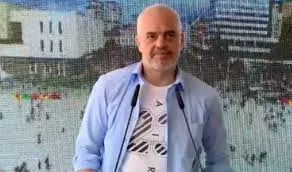 Prishi Teatrin, stadiumin, Gardën, mori edhe kullat dhe tani shpall sërish Qendrën Historike të Tiranës
