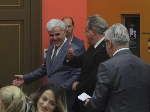 Çuditërisht falenderime për stafin dhe kortezi për Ramën