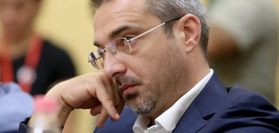 A ka lidhje ikja e Xhafajt me konferencën e Tahirit?