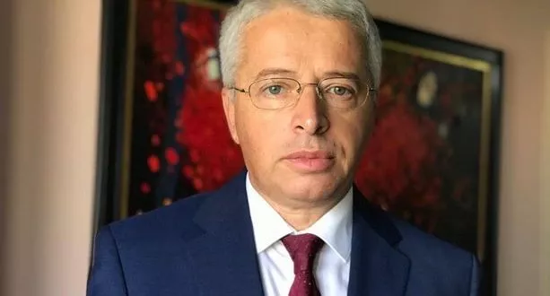 Ministër vetëm për firmë