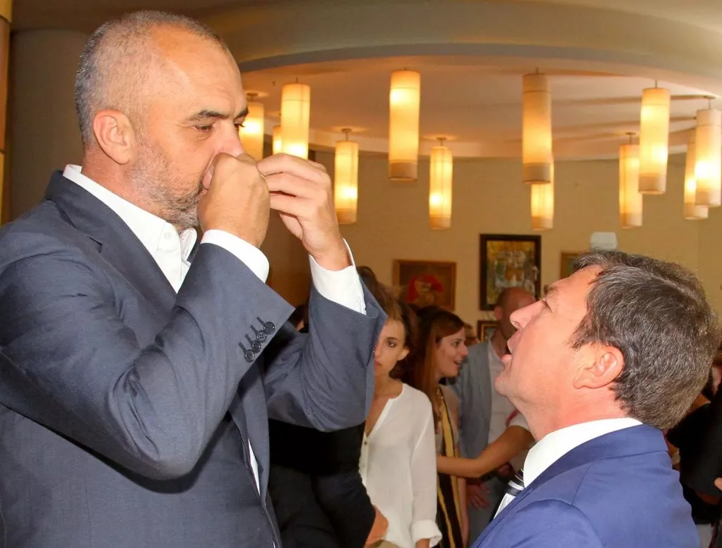 Kazani kthehet me bythë përpjetë