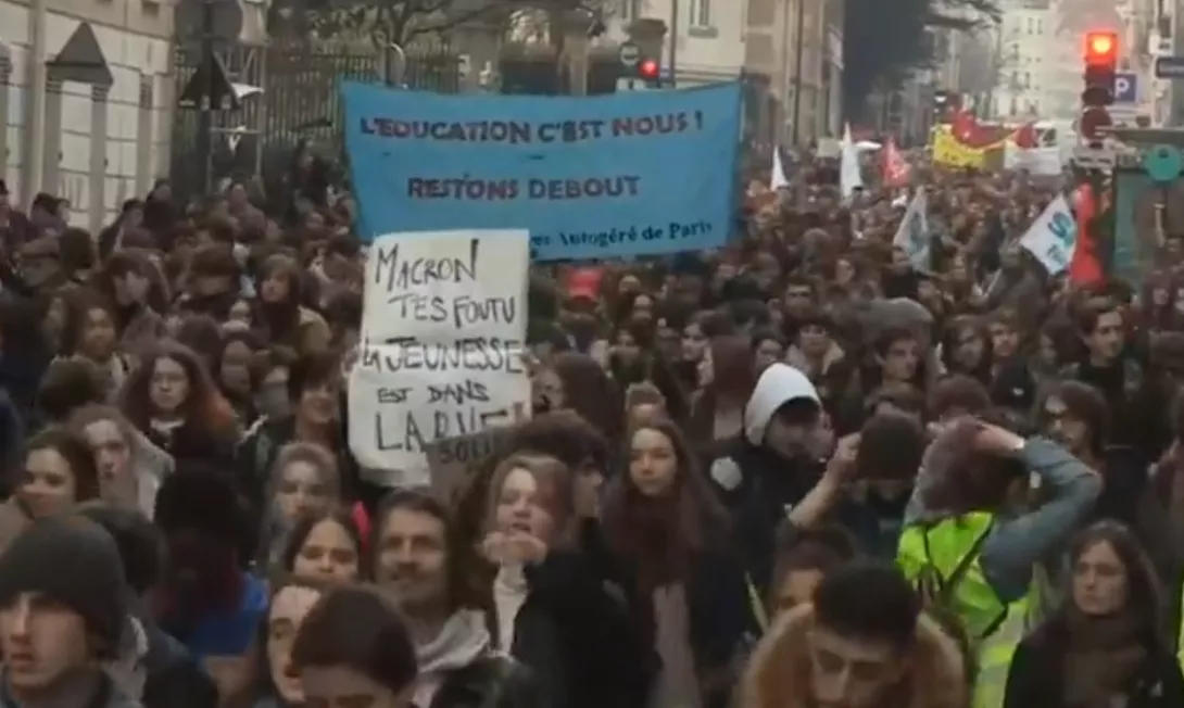 Pas jelek-verdhëve, në protestë edhe studentët francezë