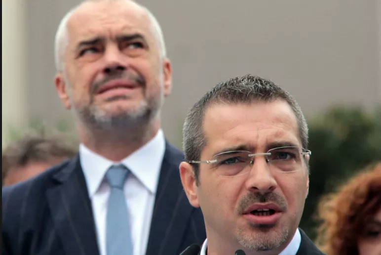 Dueti i drogës dhe mushkonjave që duhet t'i kërkojë falje Shqipërisë