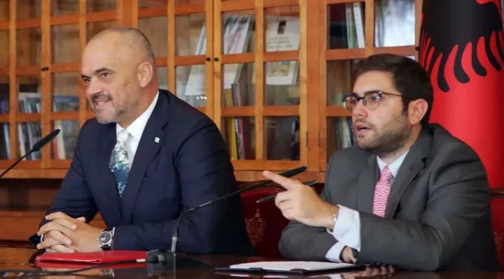 Hallexhiu i Tiranës dhe Shërbimi Informativ i Shamatës