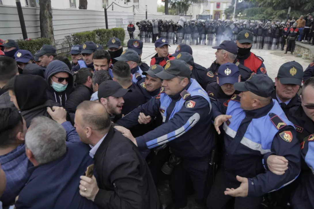 Vettingu i policëve, Meta hedh poshtë arrnimet e Lleshajt