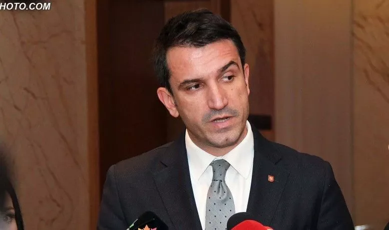 Protestat nuk kanë cenuar pronën. Atë e cenon korrupsioni i kullave dhe betonit