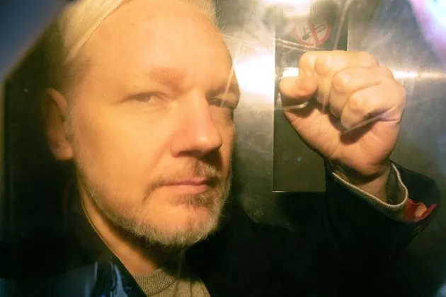 17 akuza të reja për Julian Assange