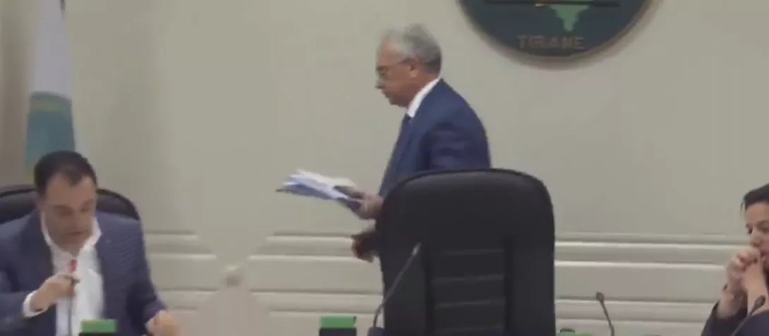 Socialistët e KQZ-së nuk njohin dekretin e Presidentit. Kryeministri nuk dëgjon as juristët e vet