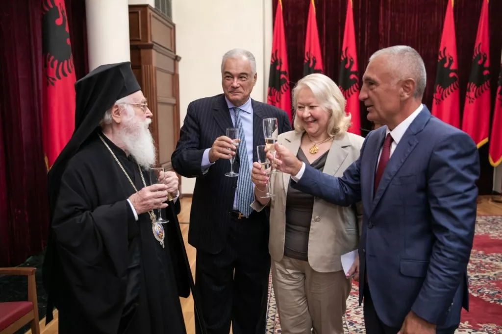 Presidenti gjen ndërmjetësin për në Athinë
