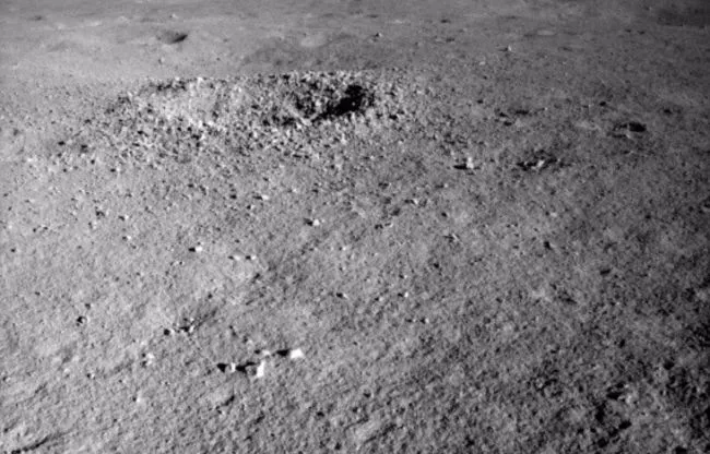 Sonda kineze Chang'e-4 zbulon material në formë xheli në Hënë
