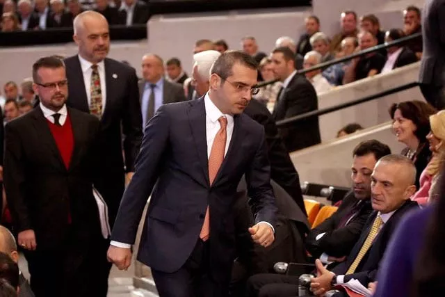 Fytyra që na kujtojnë përditë se në çfarë vendi jetojmë